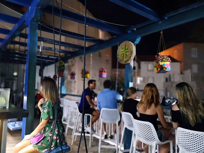 Beach bar dodo night