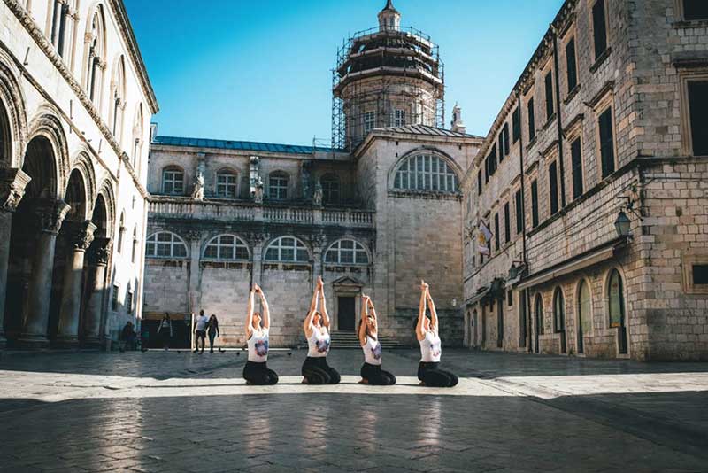 We du yoga Dubrovnik old town